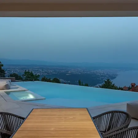 Deluxe Dana Villa