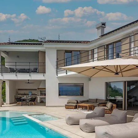 Deluxe Dana Villa Opric