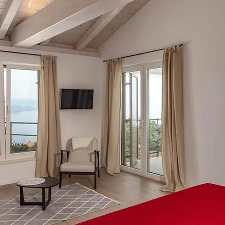 Deluxe Dana Villa